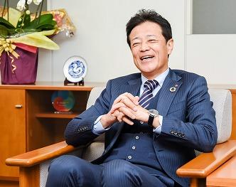 バランス感覚持った舵取りで「絆を育み、輝く未来を」目指す