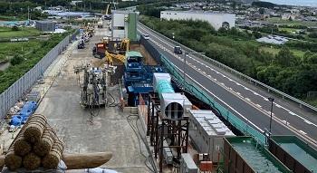 徳島自動車道（土成～脇町）の4車線化工事の様子