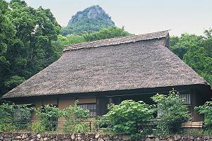 文化的社会貢献活動として四国村(四国民家博物館)も支援する。 KATOLECの「LEC」は「logistics(物流)」「electronics(電子)」 「culture(文化)」の頭文字から
